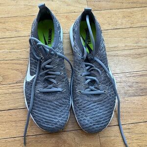 New Nike Zoom women’s sneakers 7-1/2